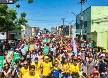 Multidão ocupa as ruas de Fortaleza em defesa da educação e da aposentadoria