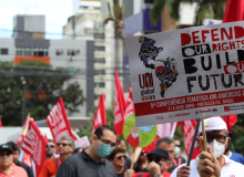 Sindicalistas da América Latina fazem manifestação em defesa dos bancos públicos