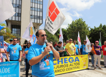 Fortaleza: trabalhadores fazem manifestação em defesa dos juros baixos