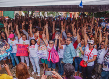 Professores ocupam praça da Câmara de Caucaia no primeiro dia de greve