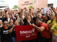 Professores de Fortaleza ocupam a Câmara Municipal pelo reajuste de 14,95%