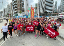 Professores de Fortaleza protestam na Beira Mar pelo reajuste de 14,95%