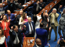 Senado aprova reforma tributária; texto volta à Câmara