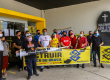 Bancários protestam contra o fechamento da agência do Banco do Brasil na Aerolândia