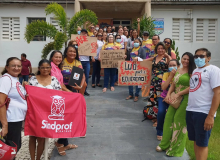 Professores de Crateús paralisam atividades em protesto por reajuste de 15%