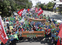 Professores de Fortaleza param na sexta-feira (12) e realizam ato no Paço Municipal