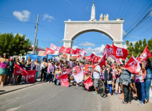 Caravanas se unem a professores de Crateús em grande ato pelo reajuste de 15%