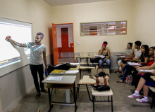 Câmara pode votar nesta terça bolsa para manter jovem no ensino médio