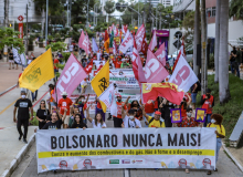 9 de abril: 10 mil pessoas participam de protesto contra carestia, fome e desemprego em Fortaleza